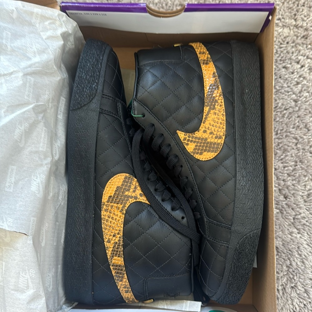 Nike SB
New
Black/black colorway